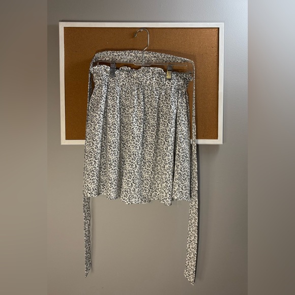 🔆BUNDLE: Black + White Skirts (2) - Picture 7 of 7